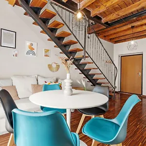 https://charming-loft-duomo-porta-romana.italymilanhotels.net
